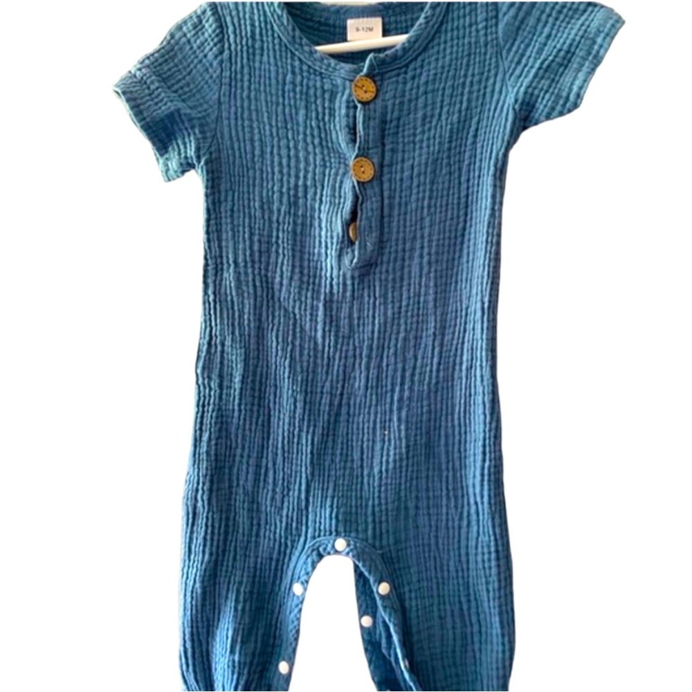 Blue Muslin Cloth‎ outfit, wooden buttons, snap legs, EUC, 9-12 month